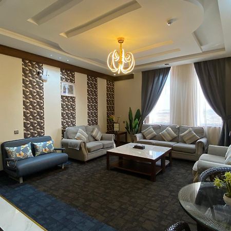 Aral Hotel Apartments Табук Екстер'єр фото