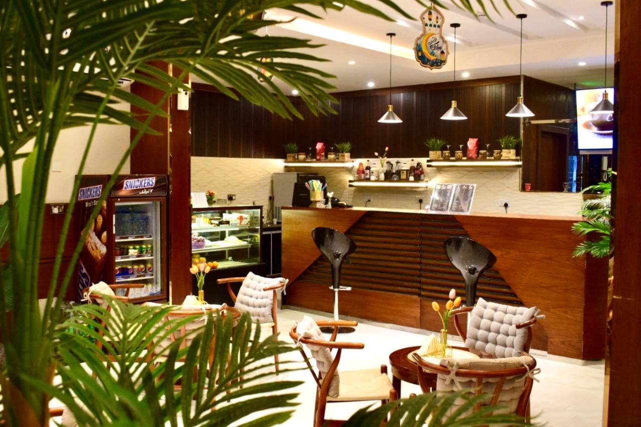 Aral Hotel Apartments Табук Екстер'єр фото