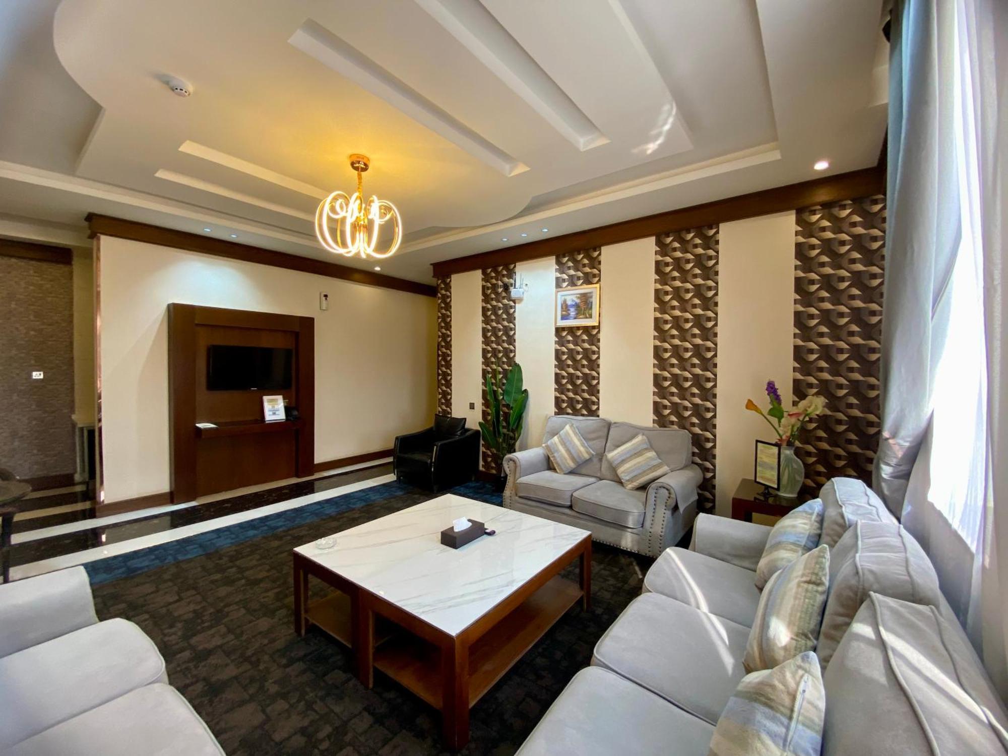 Aral Hotel Apartments Табук Екстер'єр фото