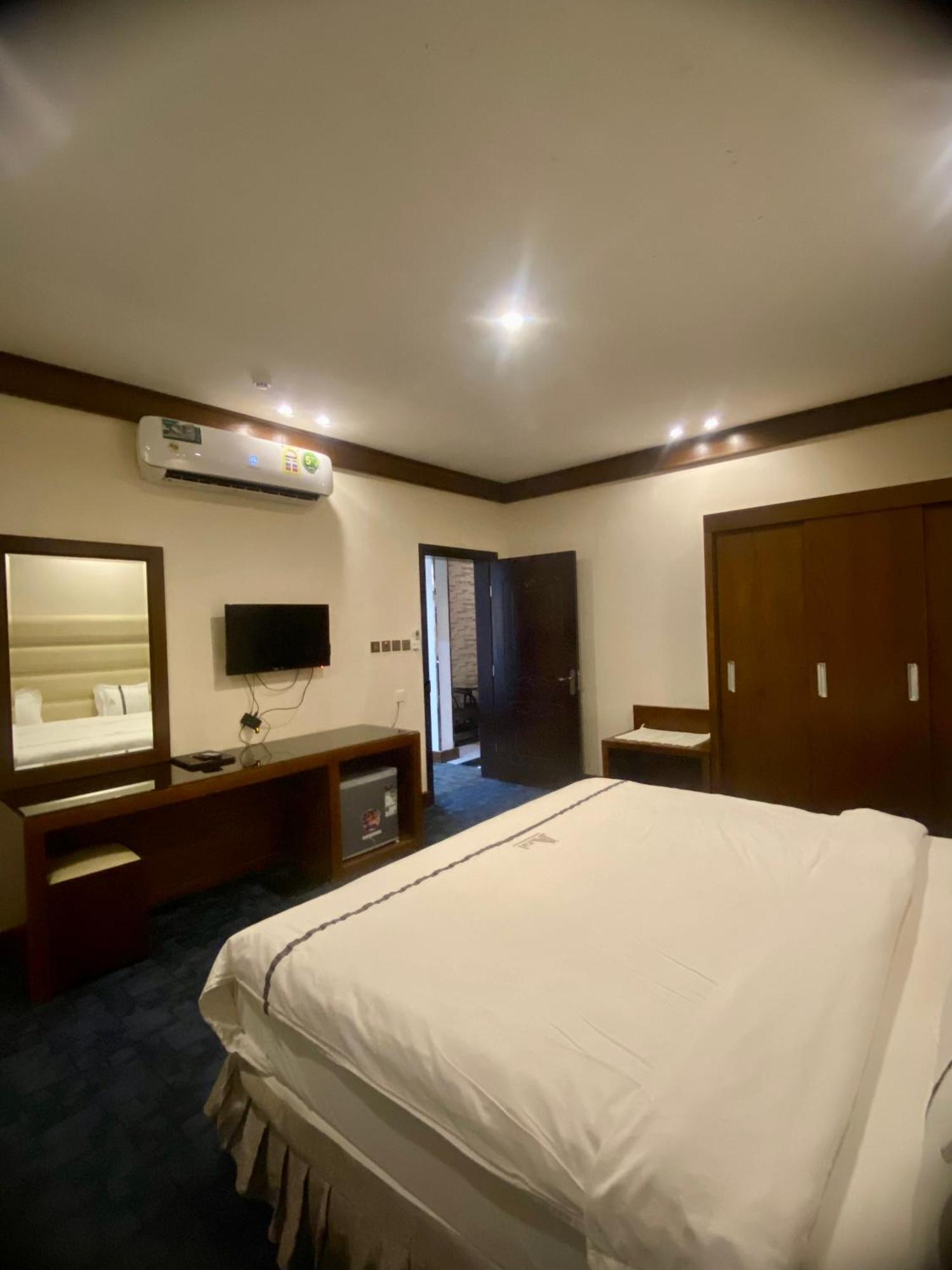 Aral Hotel Apartments Табук Екстер'єр фото