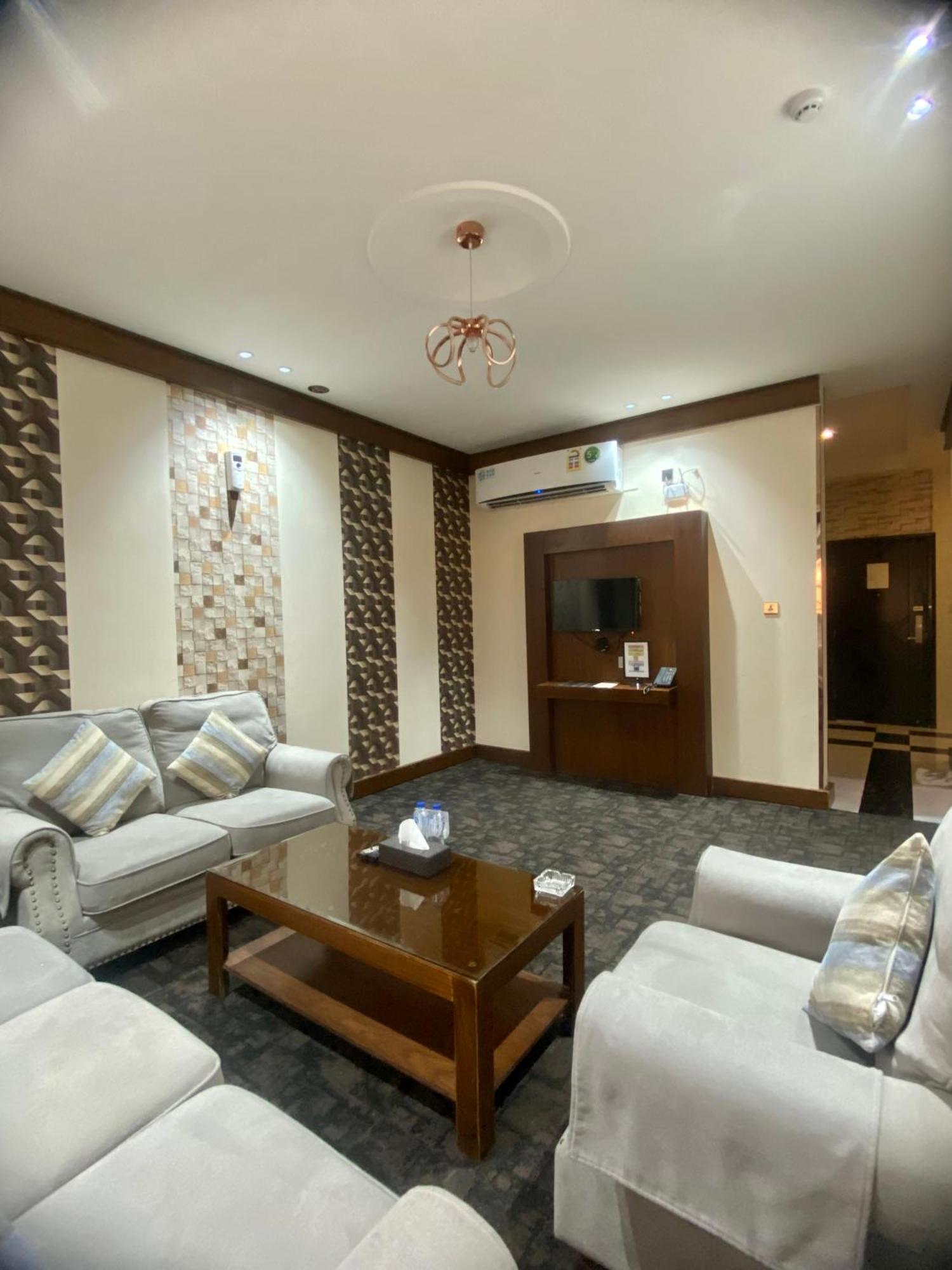 Aral Hotel Apartments Табук Екстер'єр фото