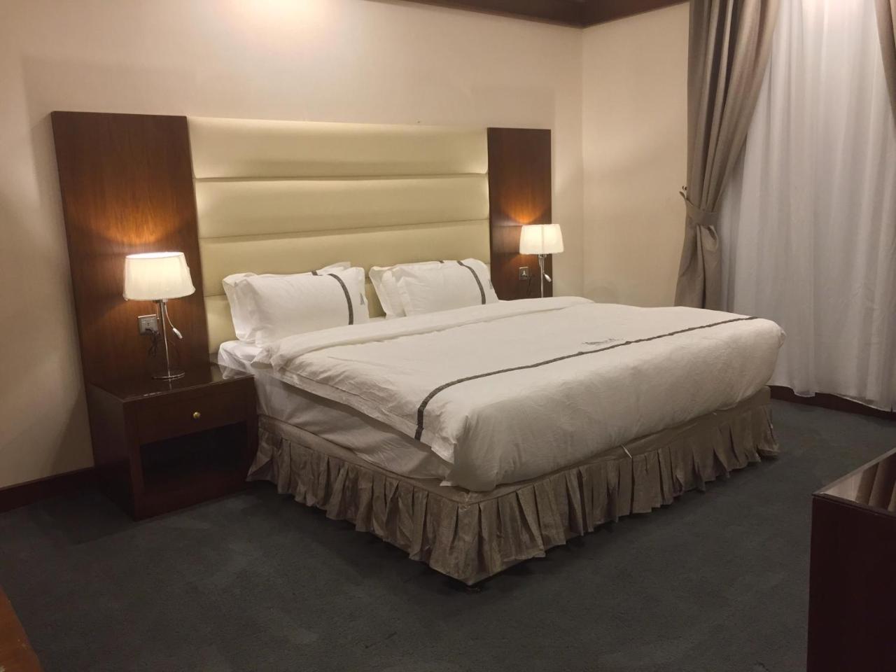 Aral Hotel Apartments Табук Екстер'єр фото