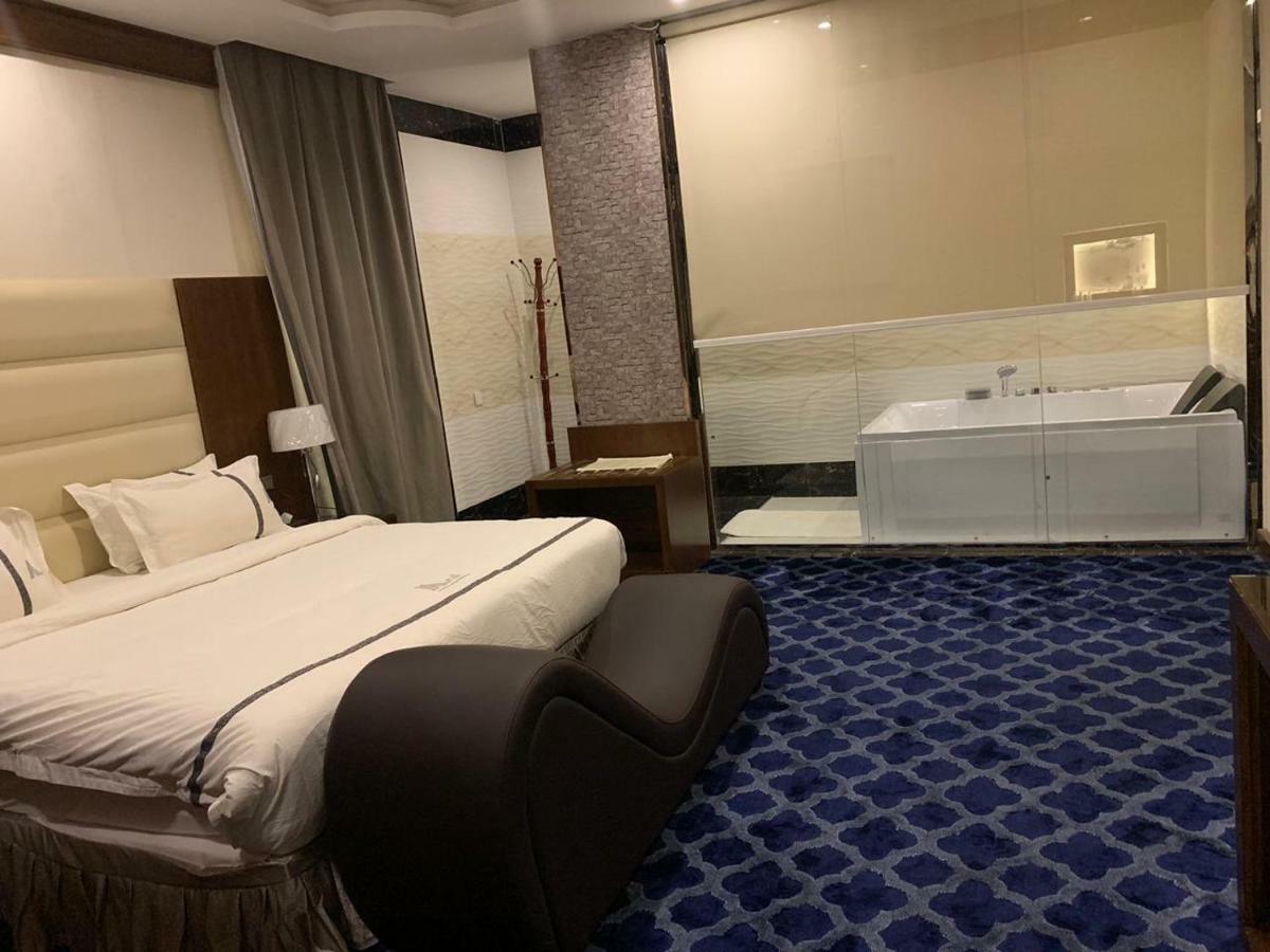Aral Hotel Apartments Табук Екстер'єр фото